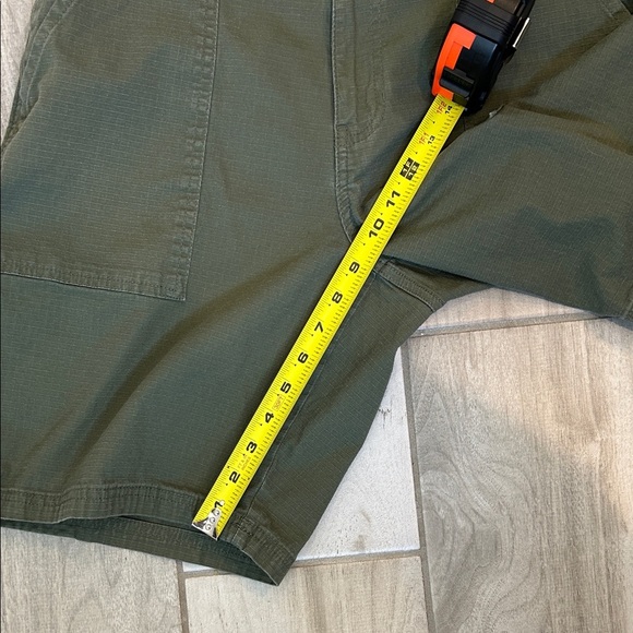 Weatherproof Men's Cargo Shorts in Forest Green - Picture 7 of 8